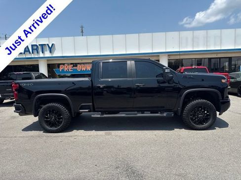 Used 2025 Chevrolet Silverado 2500 Custom w/ Custom Value Package AWD/4WD image 2