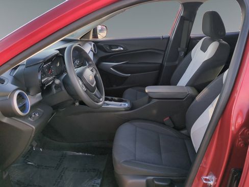 Used 2024 Chevrolet Trax LS image 9