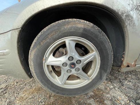 Used 2001 Pontiac Bonneville SE image 11