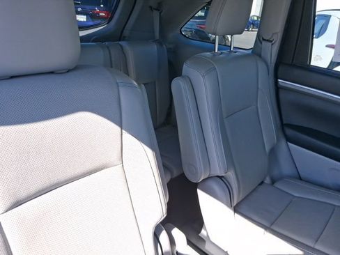 Used 2019 Toyota Highlander Limited Platinum AWD/4WD image 12