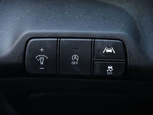 Used 2023 Hyundai Elantra SE image 15