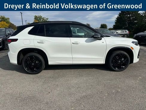 New 2026 Volkswagen Tiguan SE R-Line image 8