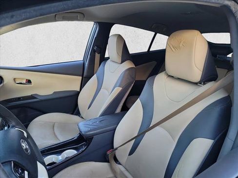Used 2016 Toyota Prius Four FWD image 9