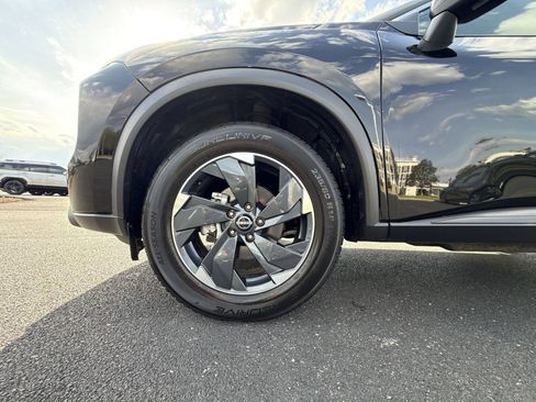 Used 2024 Nissan Rogue SV AWD/4WD image 10