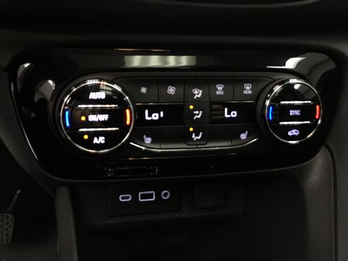 Used 2023 Buick Encore GX Essence w/ Experience Buick Package FWD image 12
