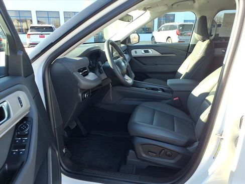 New 2026 Ford Explorer Active w/ Active Comfort Package AWD/4WD image 7
