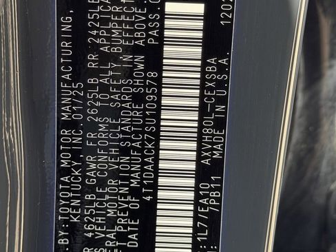 Used 2025 Toyota Camry SE w/ Convenience Package image 32