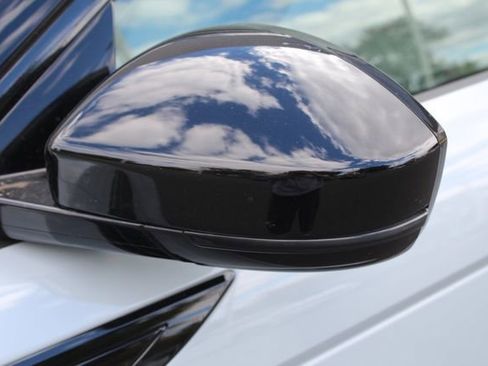 Used 2025 Land Rover Range Rover Evoque S image 12