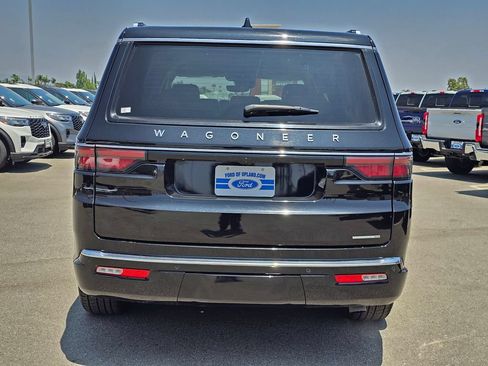 Used 2024 Jeep Wagoneer Series III AWD/4WD image 6