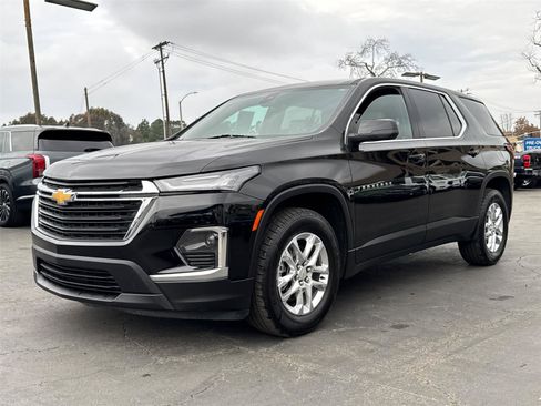 Used 2023 Chevrolet Traverse LS image 4