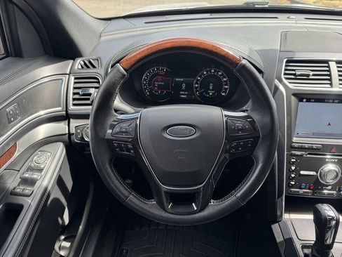 Used 2017 Ford Explorer Platinum AWD/4WD image 24