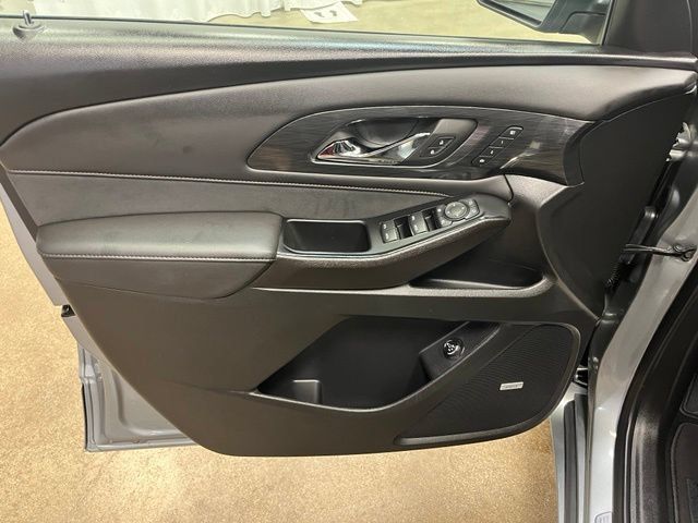 Used 2023 Chevrolet Traverse High Country AWD/4WD image 12