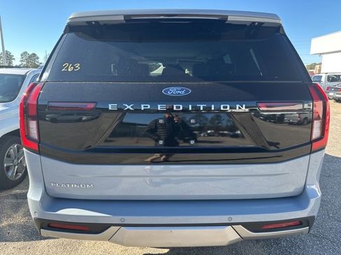 Used 2025 Ford Expedition Platinum w/ Driver's Package image 5