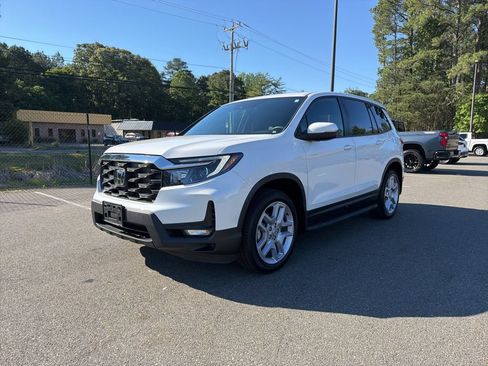 Used 2025 Honda Passport EX-L image 2