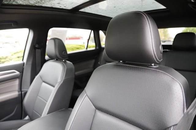 Used 2023 Volkswagen Atlas Cross Sport SEL R-Line AWD/4WD image 15