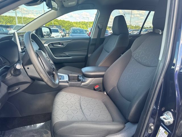 Used 2025 Toyota RAV4 XLE AWD/4WD image 11