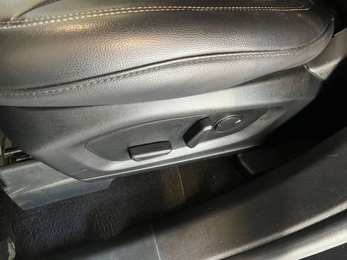 Used 2023 Ford Explorer Limited image 23