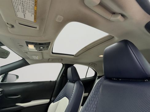 Used 2022 Lexus UX 250h w/ Premium Package image 14