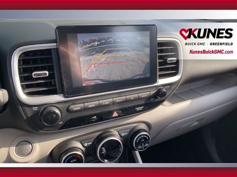 Used 2025 Hyundai Venue SEL image 18