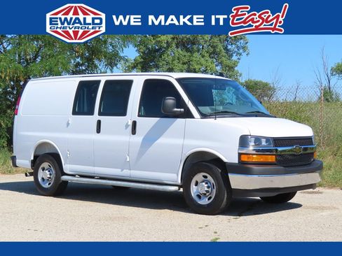 Used 2025 Chevrolet Express 2500 w/ Driver Convenience Package RWD image 1
