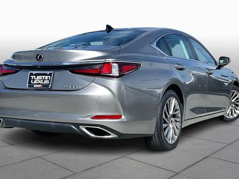 Used 2019 Lexus ES 350 Ultra Luxury w/ Accessory Package image 12