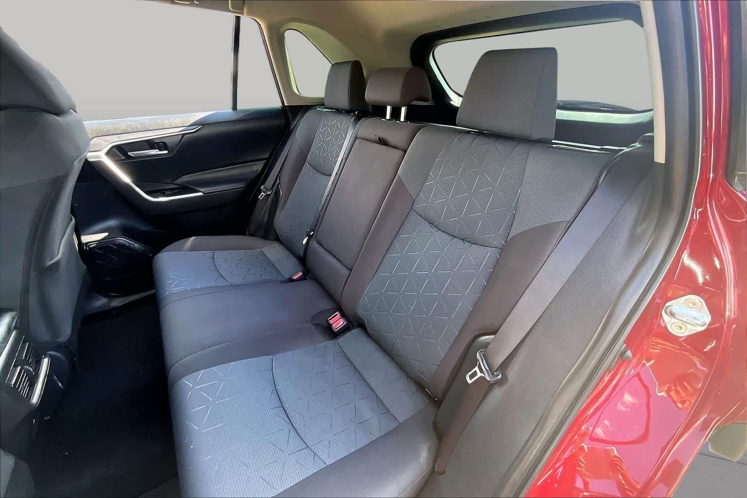 Used 2025 Toyota RAV4 XLE FWD image 19