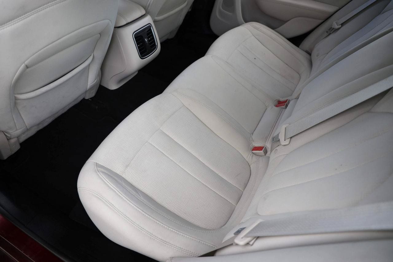 Used 2015 Chrysler 200 Limited w/ Convenience Group FWD image 10