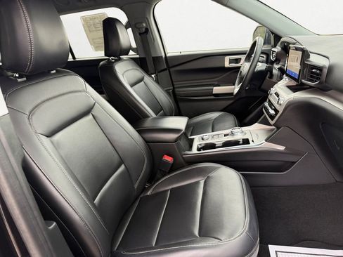 Used 2024 Ford Explorer XLT w/ Equipment Group 202A image 15