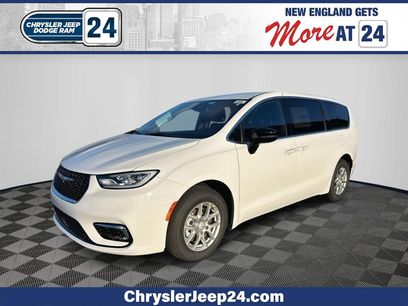 New 2026 Chrysler Pacifica Select