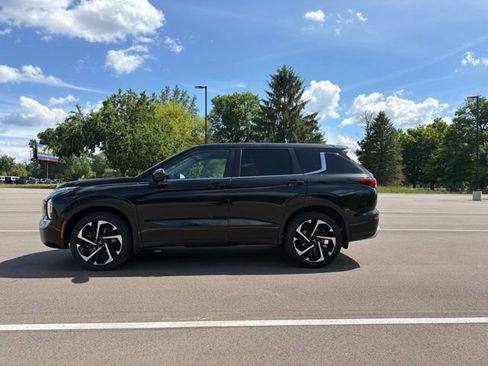 Used 2024 Mitsubishi Outlander SE AWD/4WD image 2