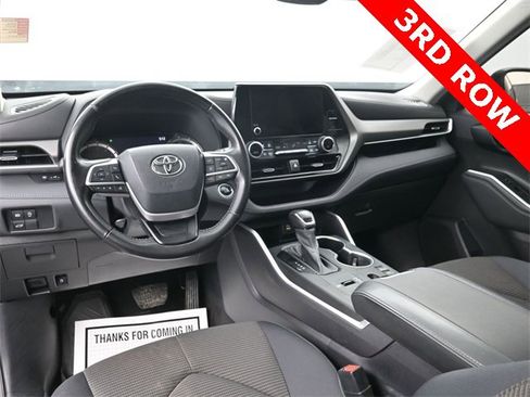 Used 2023 Toyota Highlander L image 31