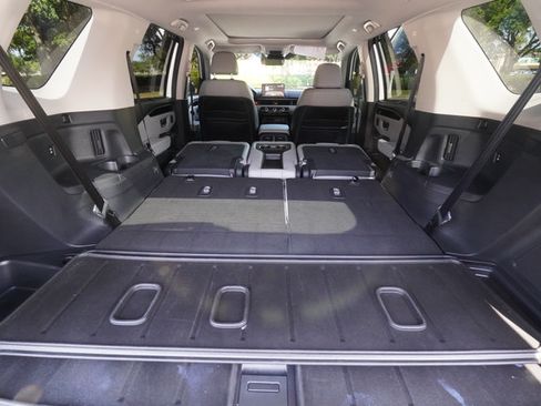 Used 2025 Honda Pilot Touring image 27