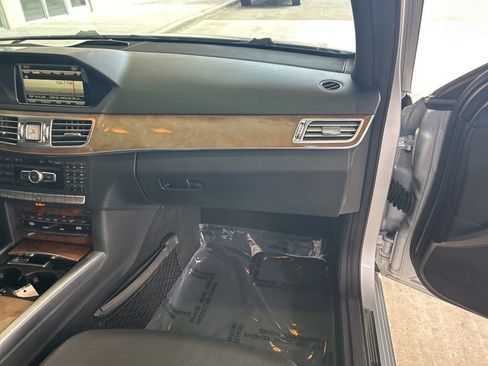 Used 2014 Mercedes-Benz E 550 4MATIC Sedan image 21