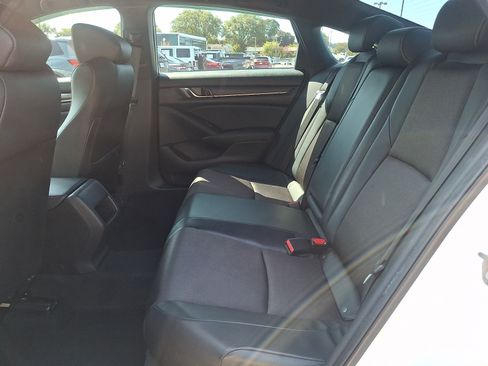 Used 2018 Honda Accord Sport image 10
