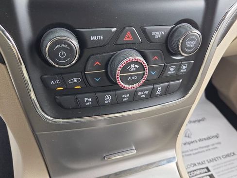 Used 2019 Jeep Grand Cherokee Laredo RWD image 18
