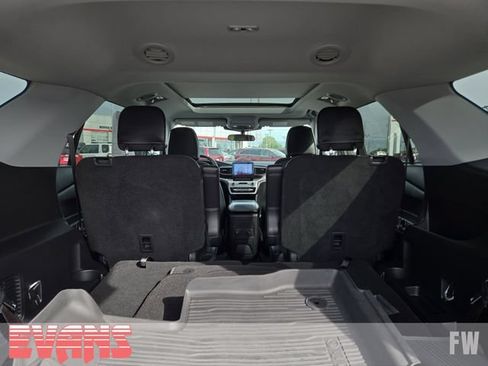 Used 2023 Ford Explorer XLT w/ Equipment Group 202A AWD/4WD image 32