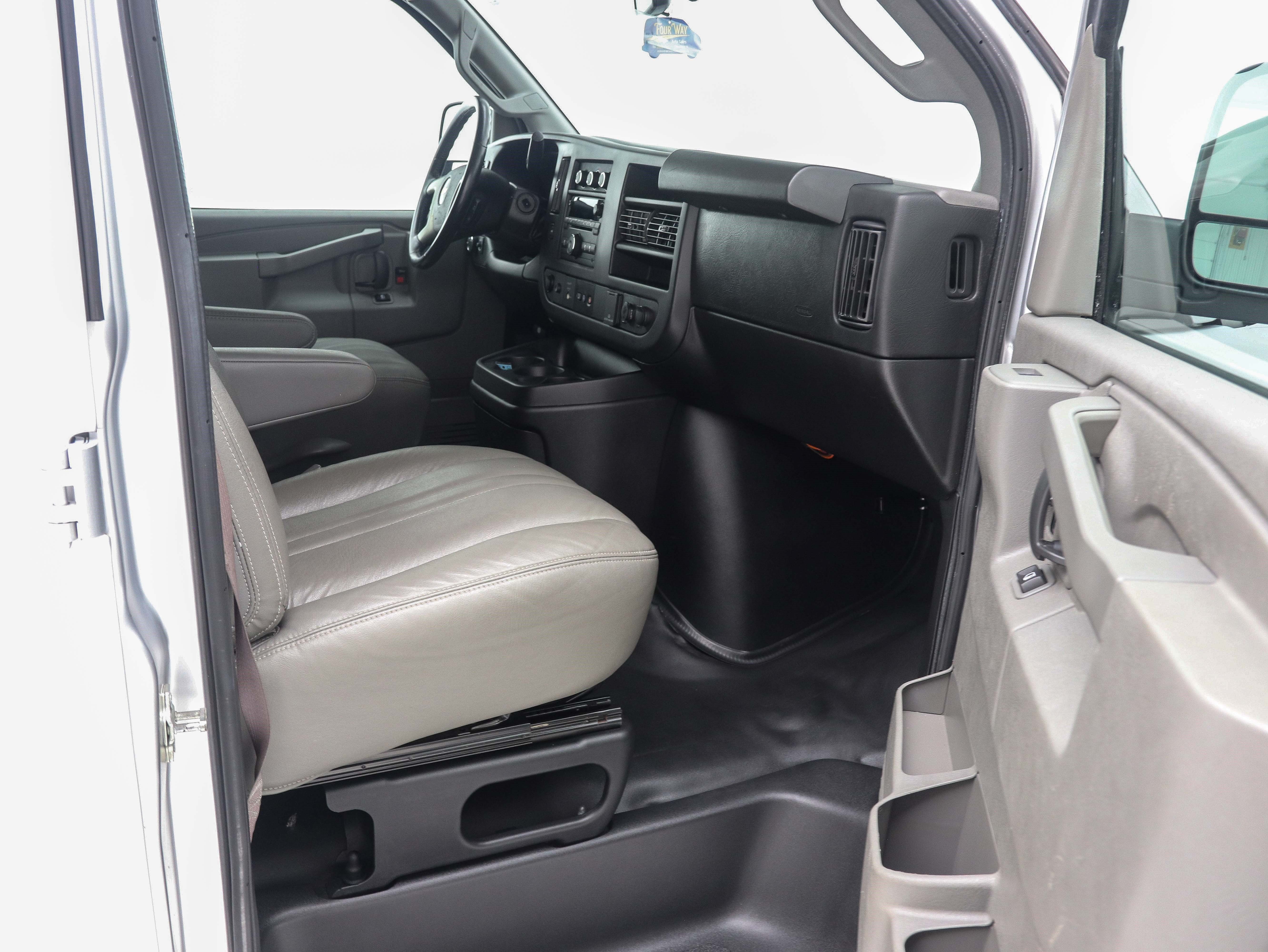Used 2018 Chevrolet Express 2500 LS w/ Driver Convenience Package RWD image 15