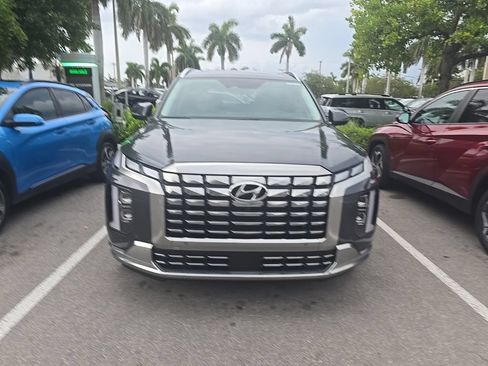 Used 2024 Hyundai Palisade Calligraphy FWD image 2