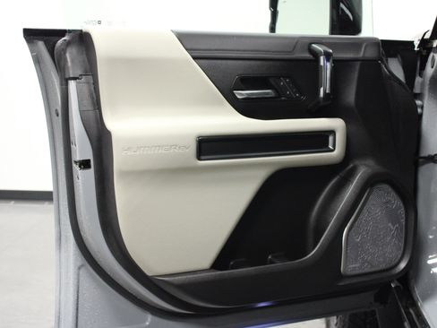 Used 2026 GMC Hummer EV SUV w/ LPO, Dark Essentials Package AWD/4WD image 11