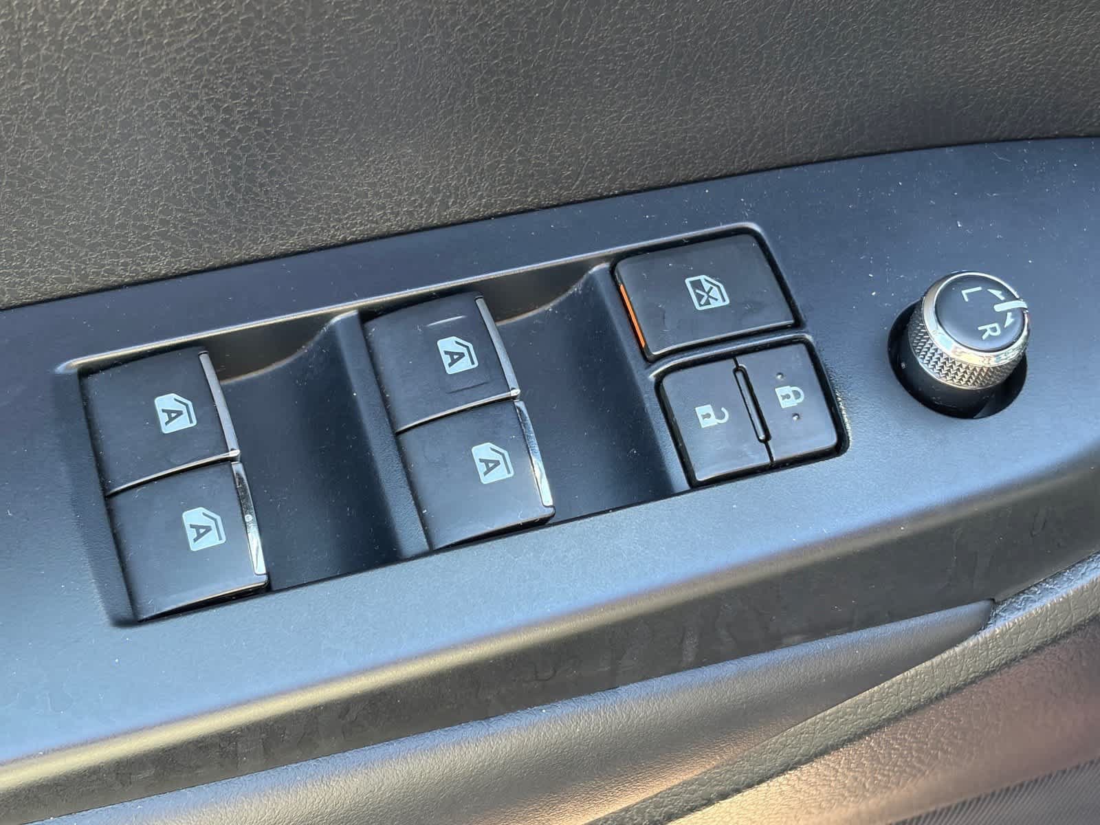 Used 2018 Toyota Highlander Limited w/ Carpet Mat Package (TMS) AWD/4WD image 8