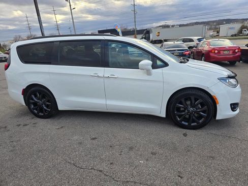 Used 2020 Chrysler Pacifica Touring w/ Advanced Safetytec Group image 70