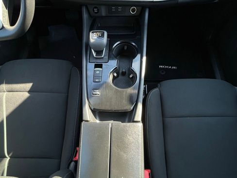 Used 2024 Nissan Rogue S FWD image 18