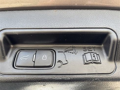 Used 2021 Ford Explorer XLT image 18