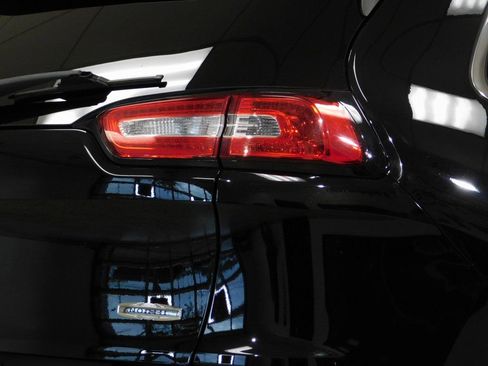 Used 2017 Jeep Cherokee Latitude w/ Comfort & Convenience Group image 84