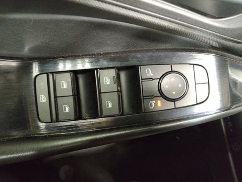 Used 2024 Nissan Rogue S FWD image 27