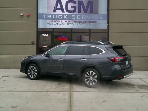 Used 2024 Subaru Outback Touring AWD/4WD image 4