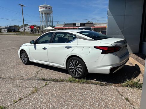 Used 2025 Nissan Altima 2.5 SV image 5