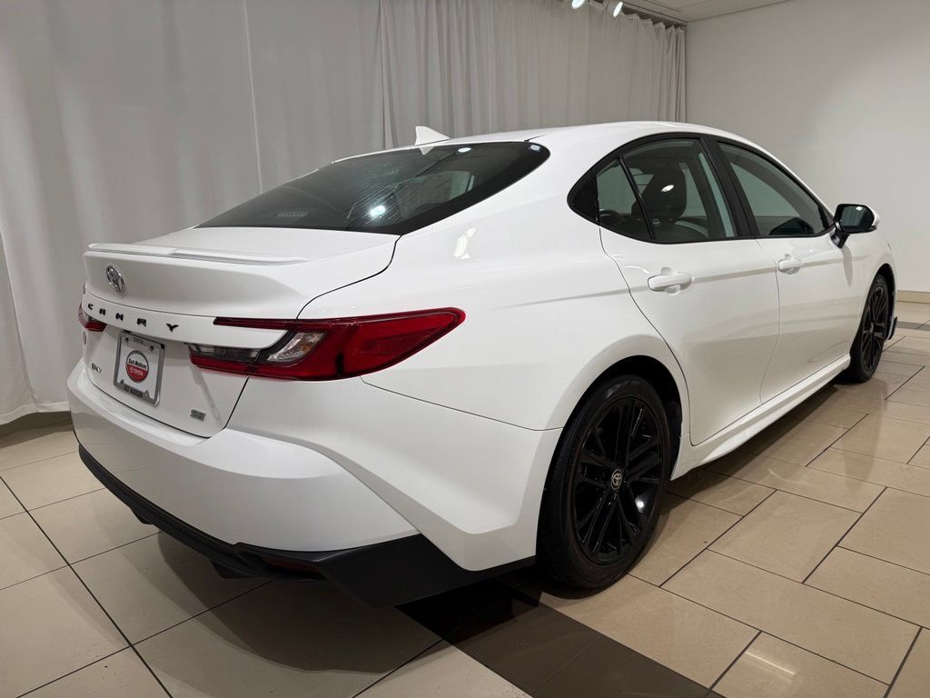 Used 2025 Toyota Camry SE FWD image 5
