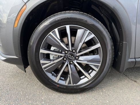 New 2026 INFINITI QX60 Luxe w/ Family Package image 9