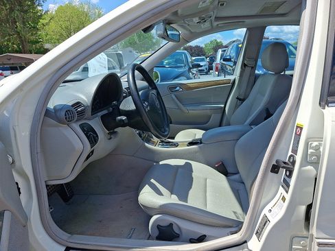Used 2007 Mercedes-Benz C 230 Sedan image 14